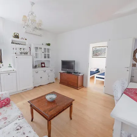 Διαμέρισμα Renata *